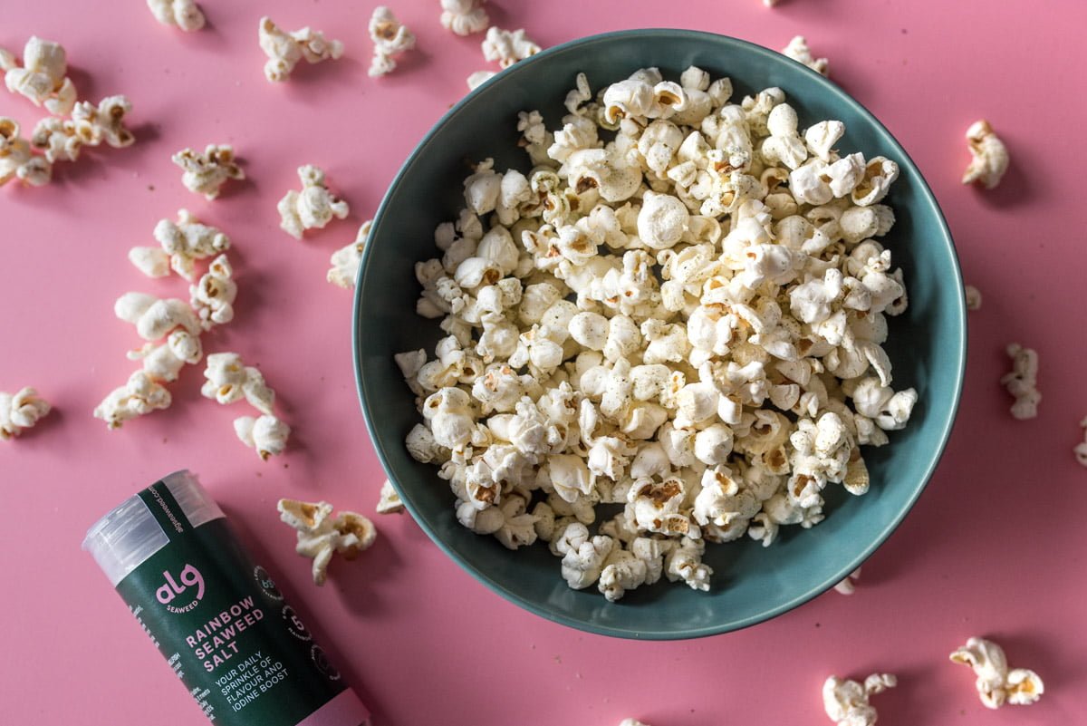 Alg Seaweed Popcorn flat lay with product